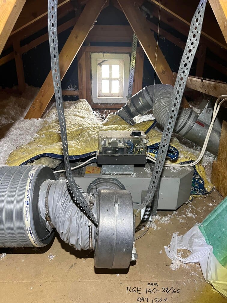 gammalt kantherm aggregat i vind