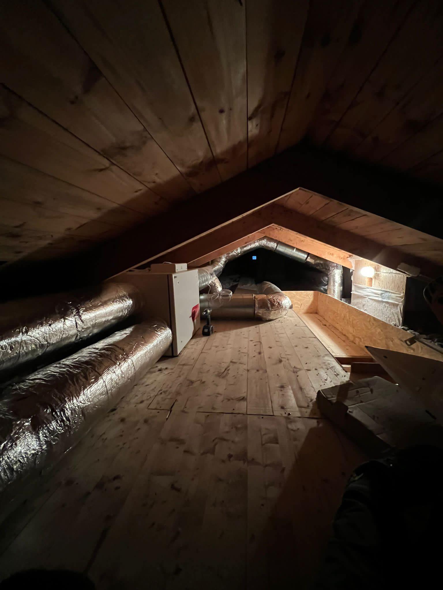 Byte av ftx aggregat i vind, nya kanaldragningar och isolering av rör